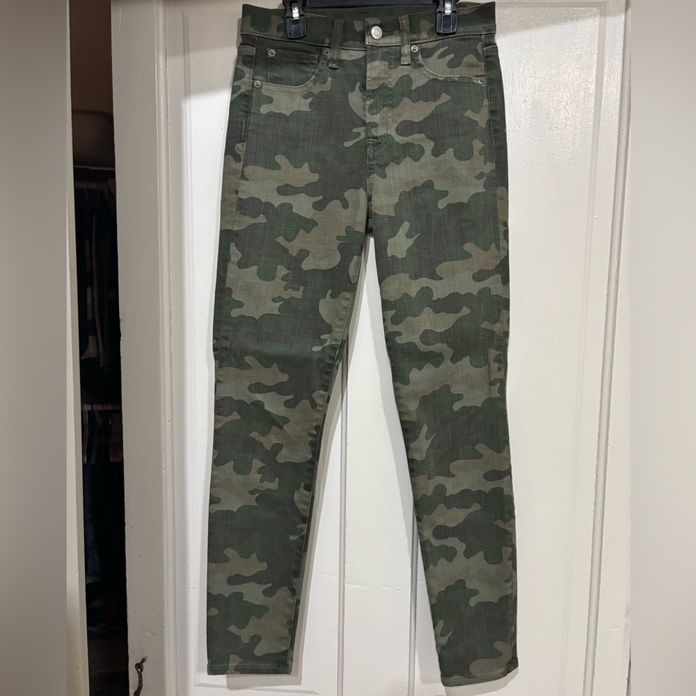 NWOT Gap Camo Jeans